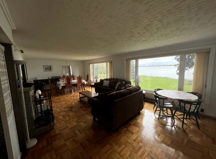 Cottages (Canada, Janetville, Ontario)