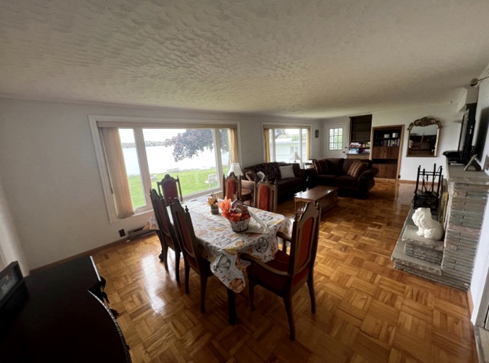 Cottages (Canada, Janetville, Ontario)