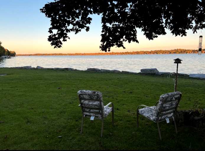 Cottages (Canada, Janetville, Ontario)