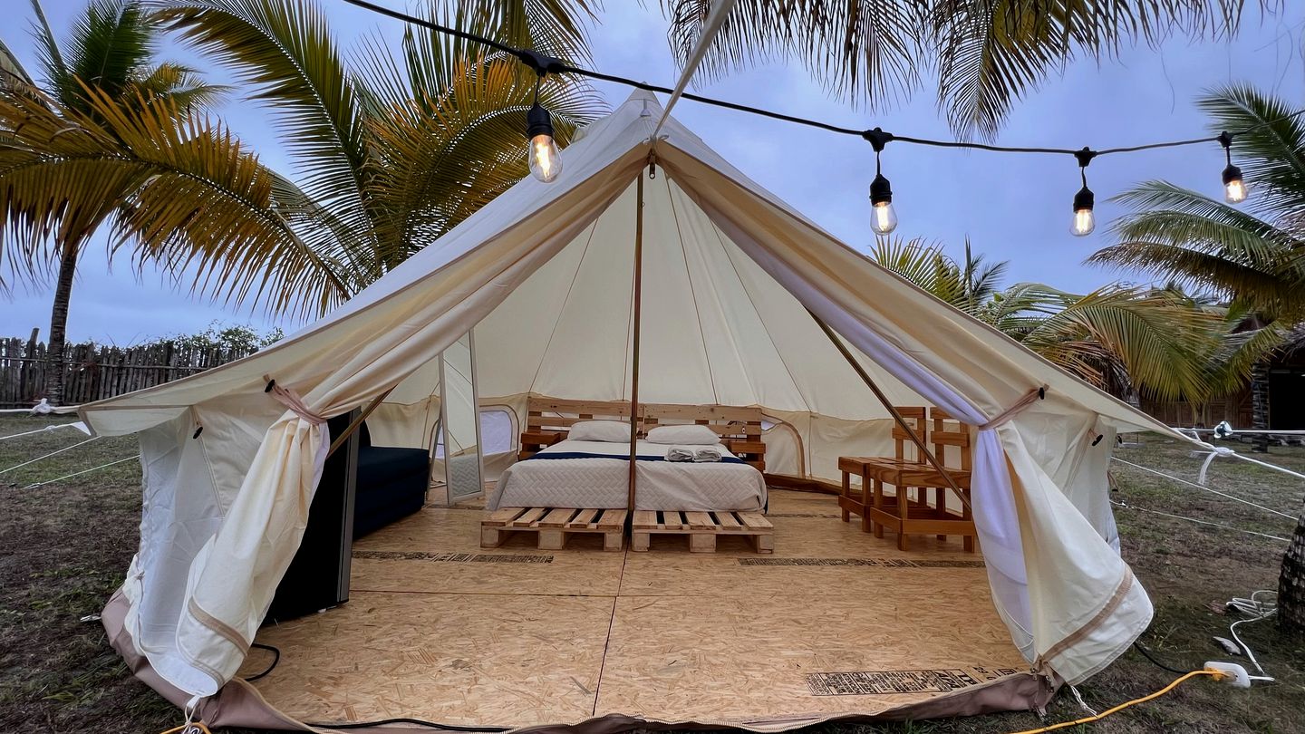 Romantic Bell Tent with Amazing Ocean Views in Ecuador