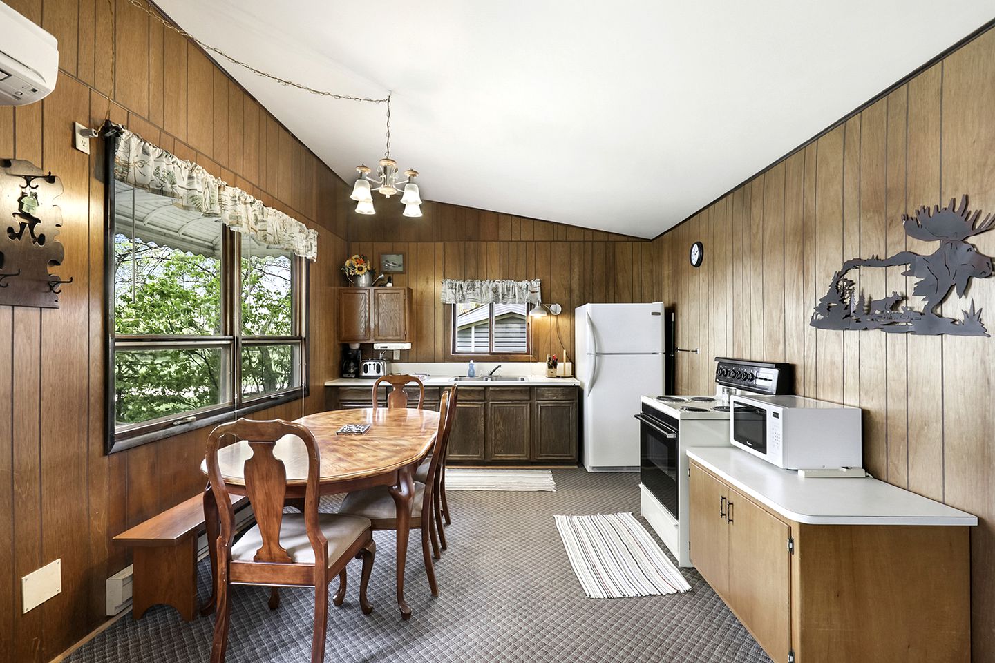 Charming Pet Friendly Cabin for 8 in Fergus Falls, Minnesota