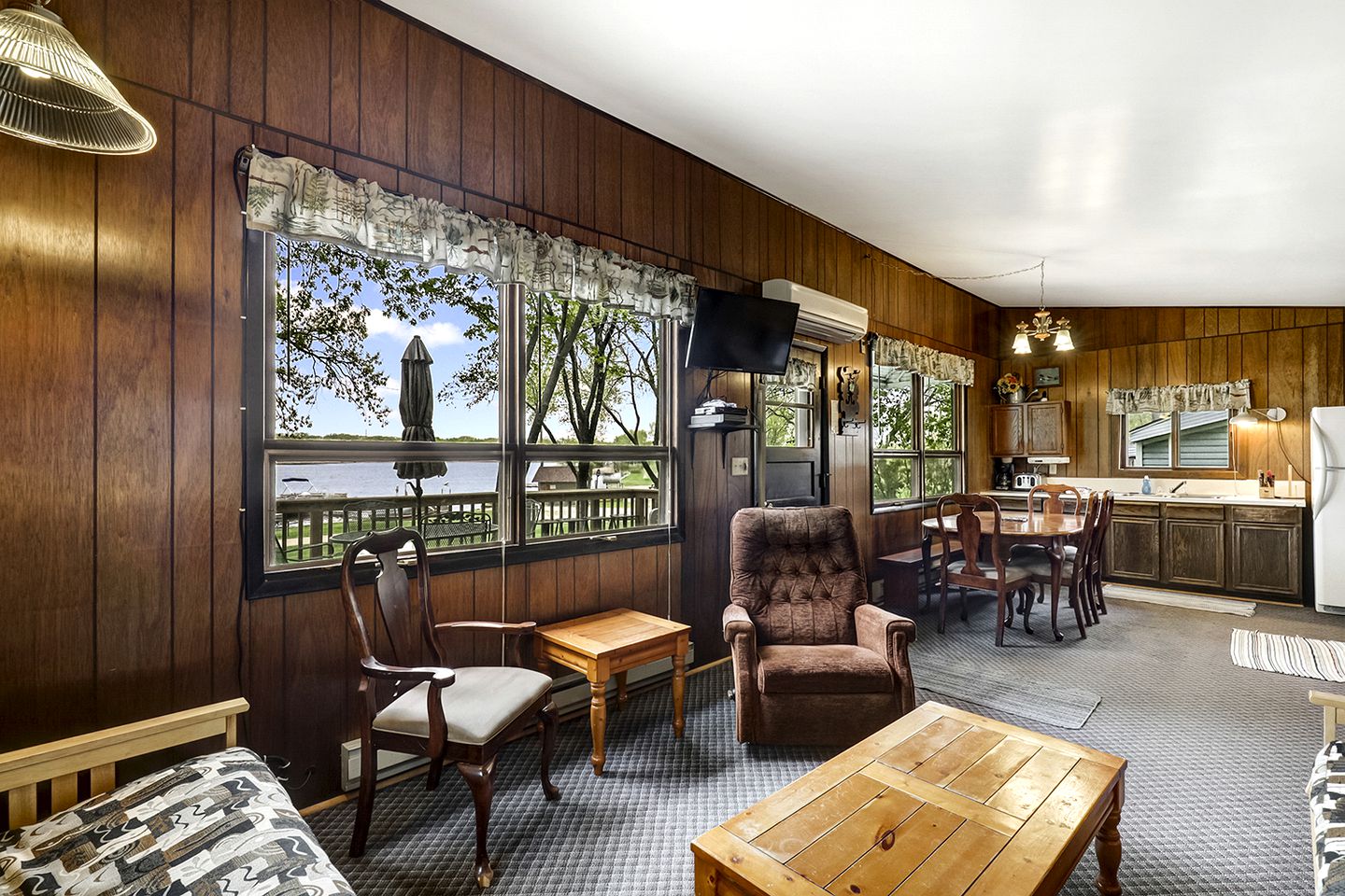 Charming Pet Friendly Cabin for 8 in Fergus Falls, Minnesota