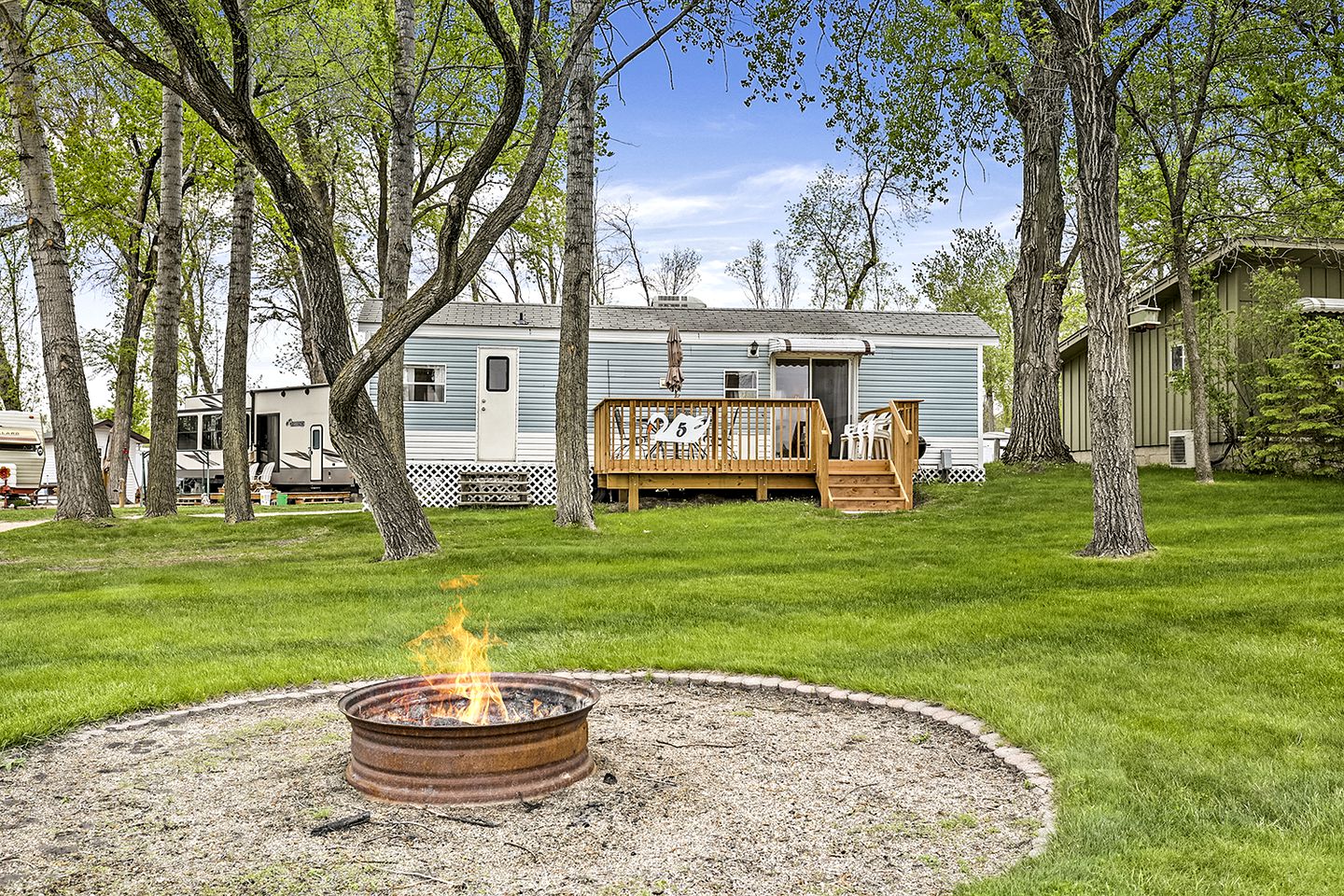 Fergus Falls Glamping Destination for Memorable Lakeside Family Vacations in Minnesota