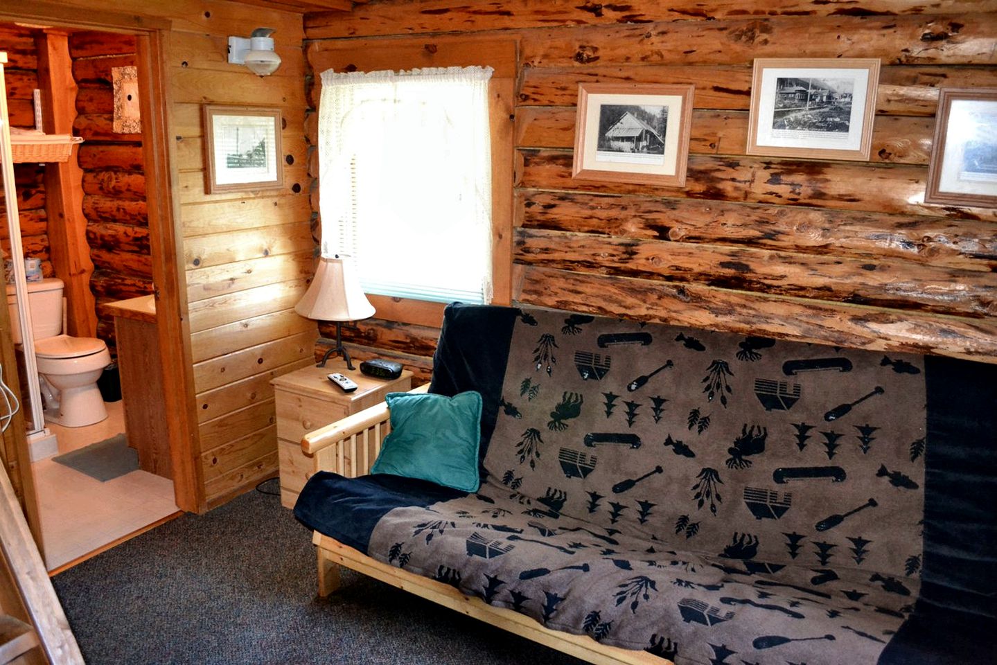 Rustic Log Cabin, Ideal for an Alaskan Outdoor Adventure