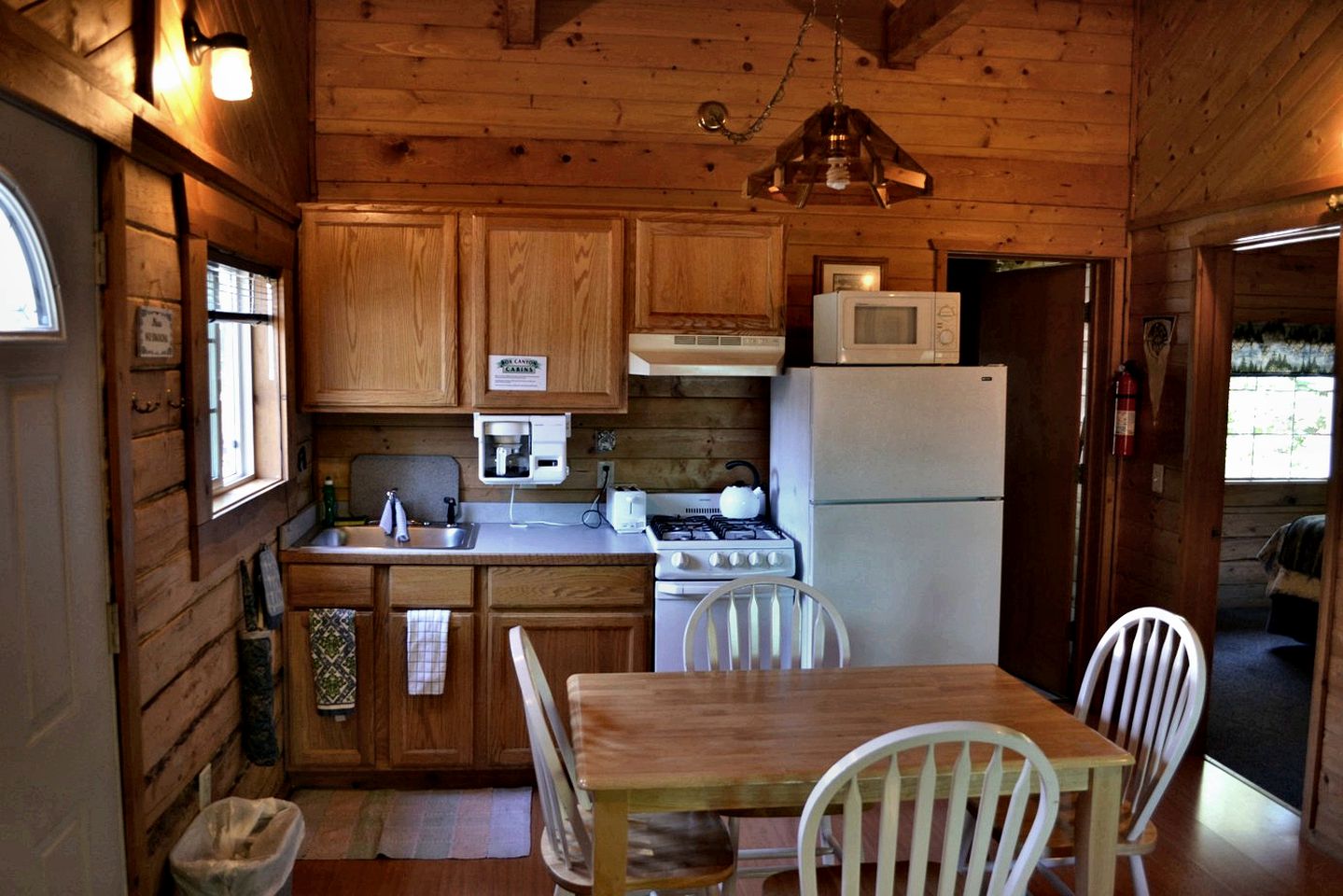 Alaskan Log Cabin fro Glamping Near Kenai Fjords National Park