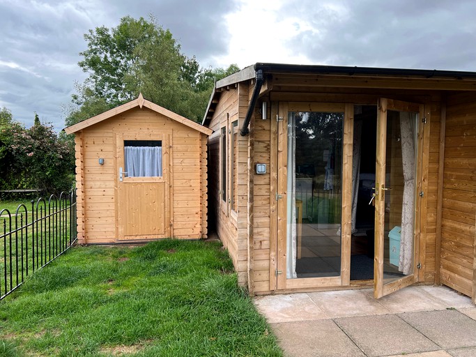 Log Cabins (United Kingdom, Dingestow, Monmouthshire)