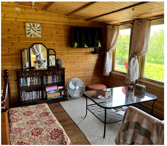 Log Cabins (United Kingdom, Dingestow, Monmouthshire)