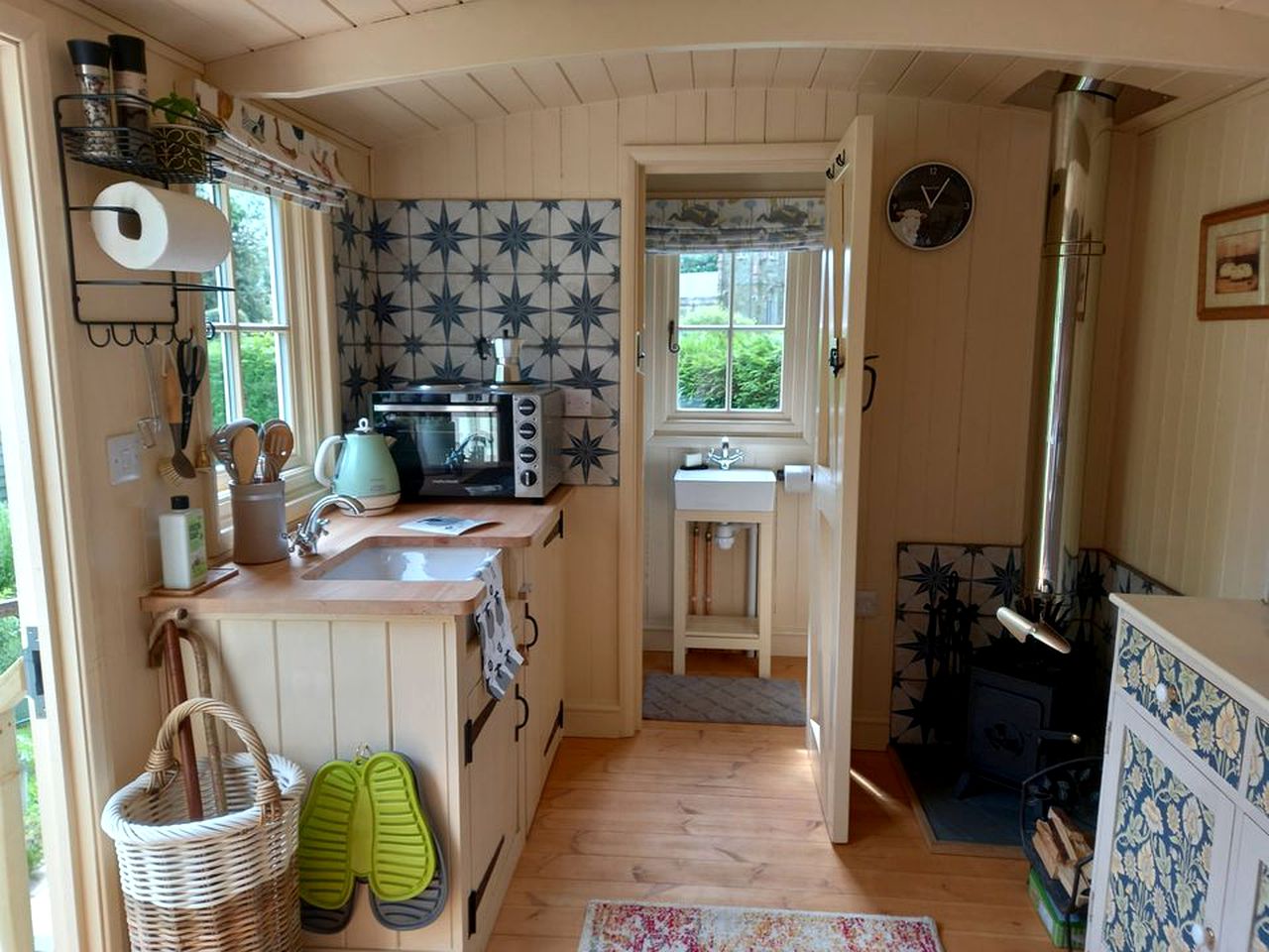 Charming Shepherd's Hut in the Great British Countryside - Perfect for Glamping in Lincolnshire