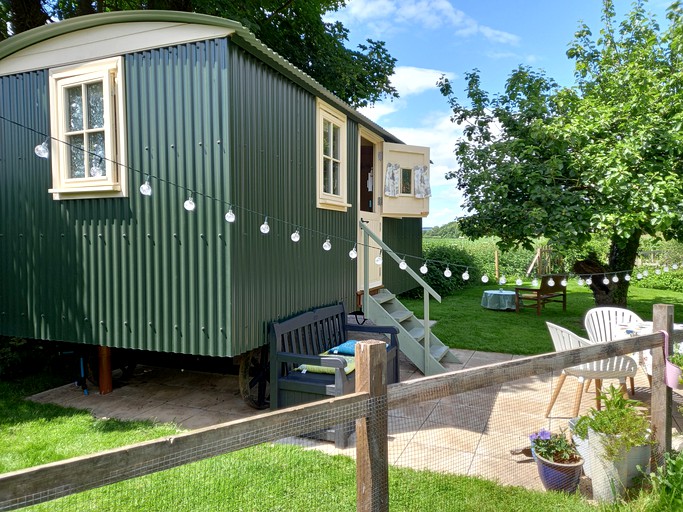 Charming Shepherd's Hut in the Great British Countryside - Perfect for Glamping in Lincolnshire
