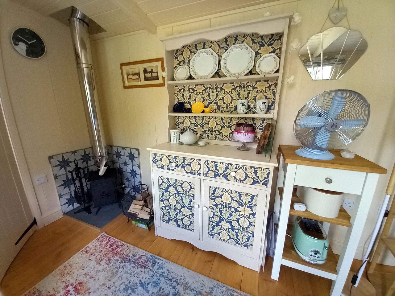 Charming Shepherd's Hut in the Great British Countryside - Perfect for Glamping in Lincolnshire