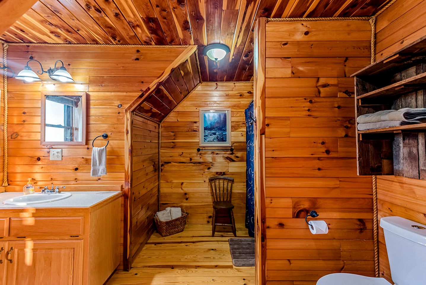 Incredible Pet-Friendly Cabin Located on Top of a Magnificent Mountain in Compton, AR