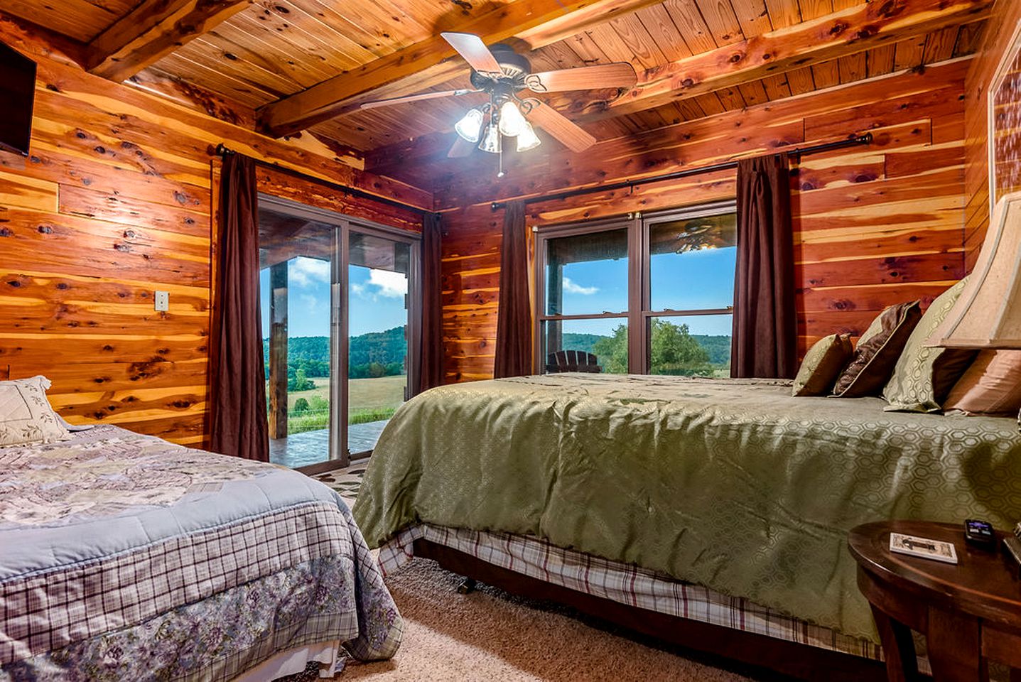 Incredible Pet-Friendly Cabin Located on Top of a Magnificent Mountain in Compton, AR