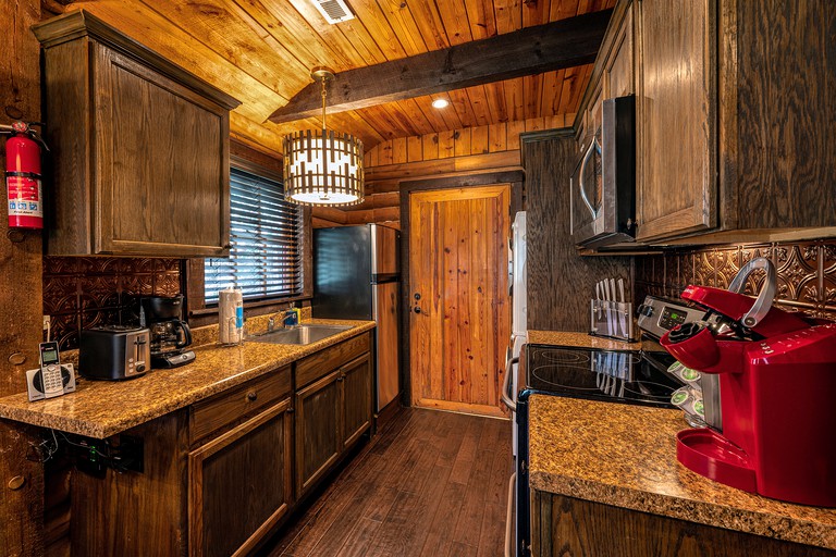 Cozy Lakefront Cabin 2 Bedroom Family Cabin on Lake Nantahala, Cabins