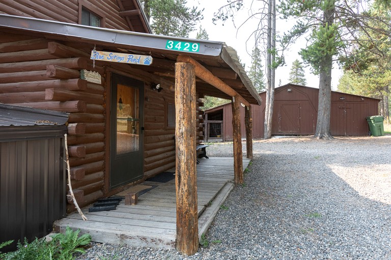 Blue Springs Pond Cabin w/ New Hot tub!, Cabins, Island Park, United