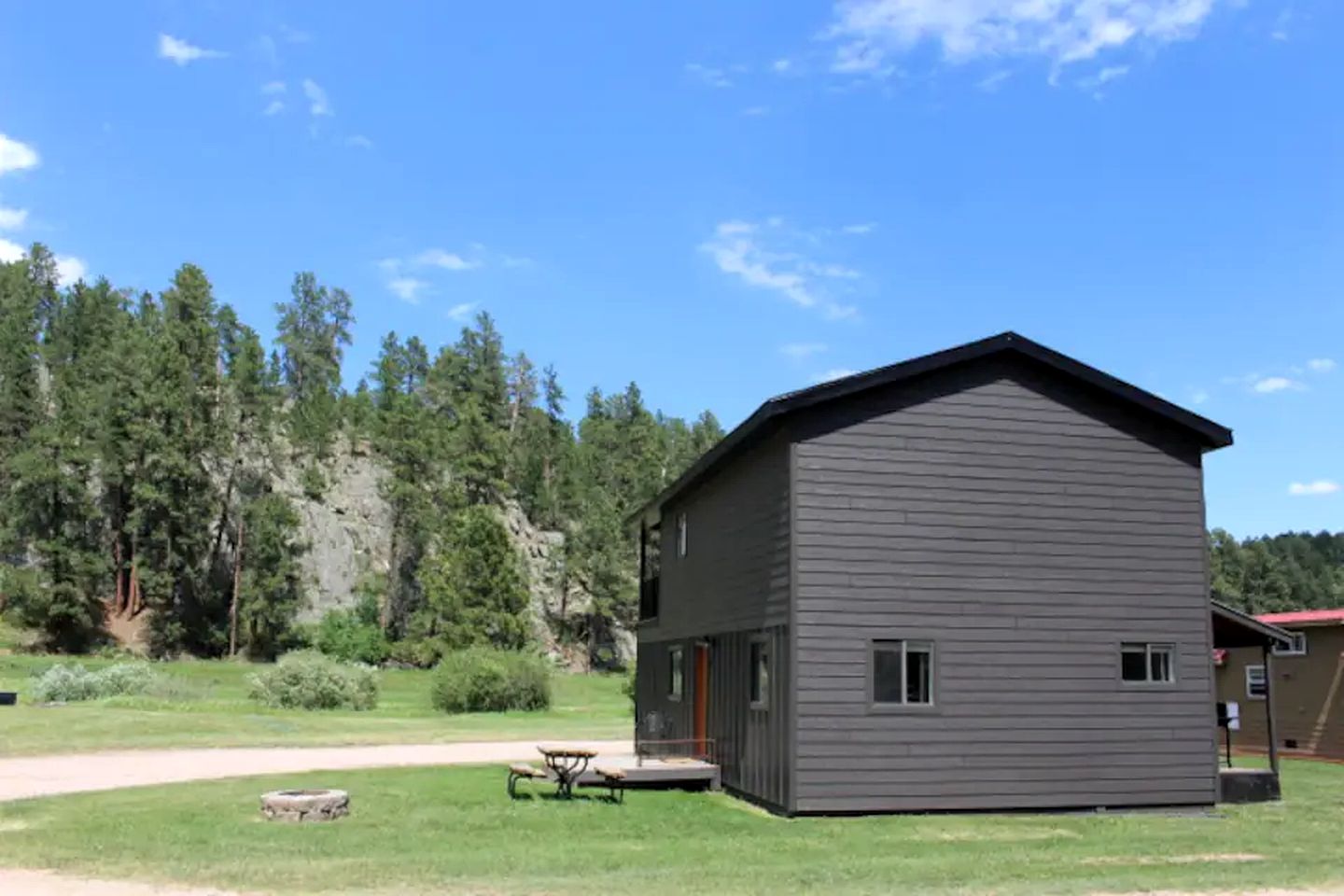 Trendy and Spacious Cabin Surrounded by Nature in Rapid City, South Dakota