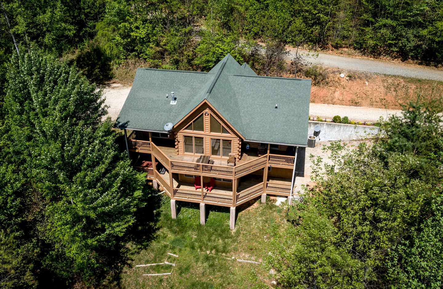 Quiet Haven Mountain Top Cabin 3 Bedroom Cabin w/ Breathtaking Views