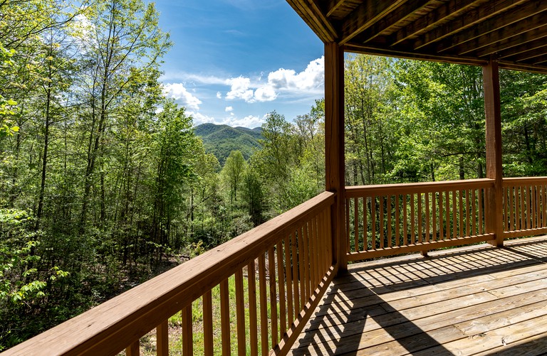 Quiet Haven Mountain Top Cabin 3 Bedroom Cabin w/ Breathtaking Views