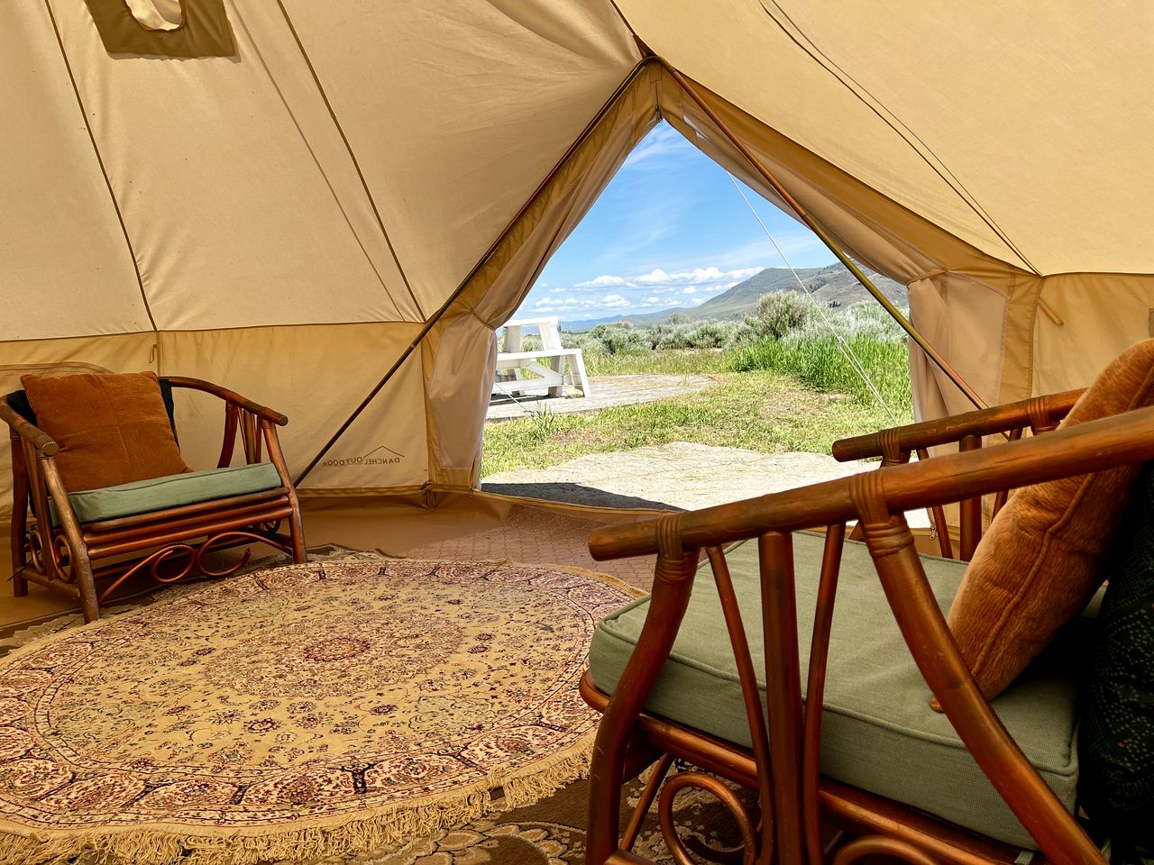 Gorgeous Bell Tent Retreat in Hot Spings, Montana