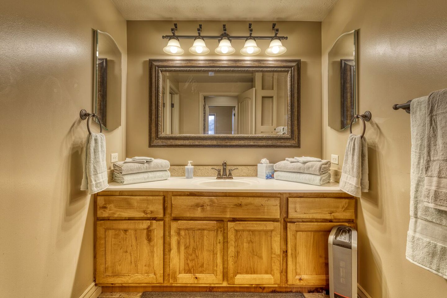 Stunning Fully-Equipped Vacation Rental with Sauna and Spectacular Views in Eden, Utah