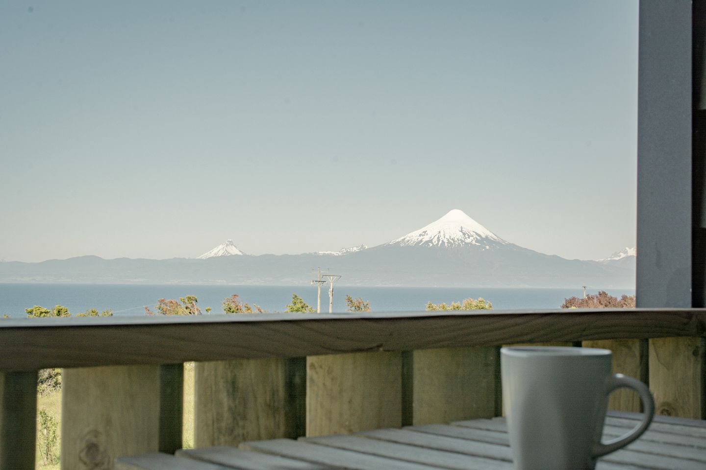 Lovely Tiny House with Balcony and Splendid Lake Views in Chile