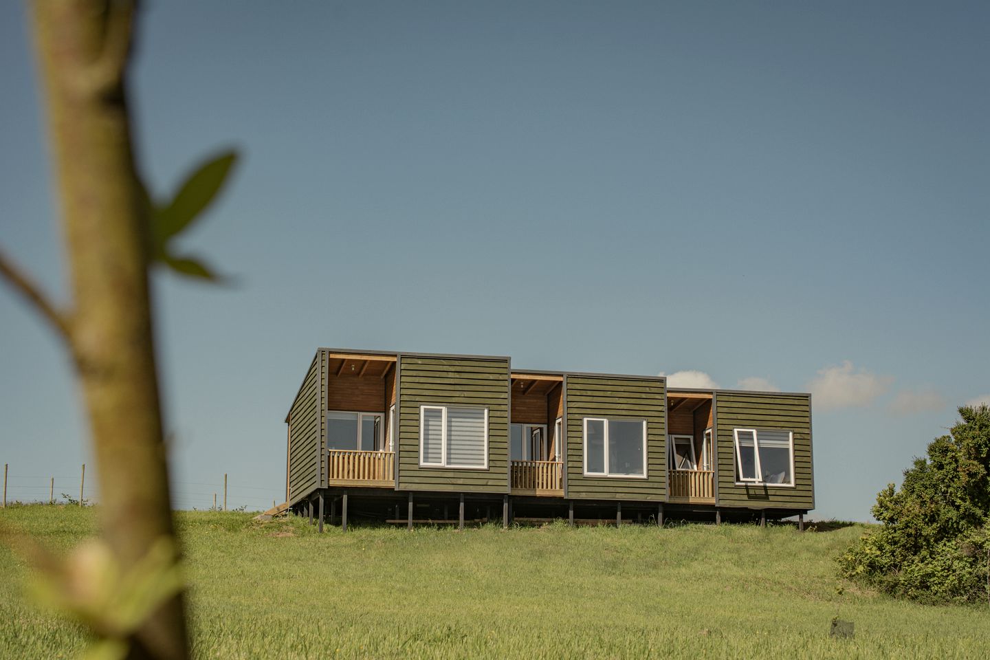 Lovely Tiny House with Balcony and Splendid Lake Views in Chile