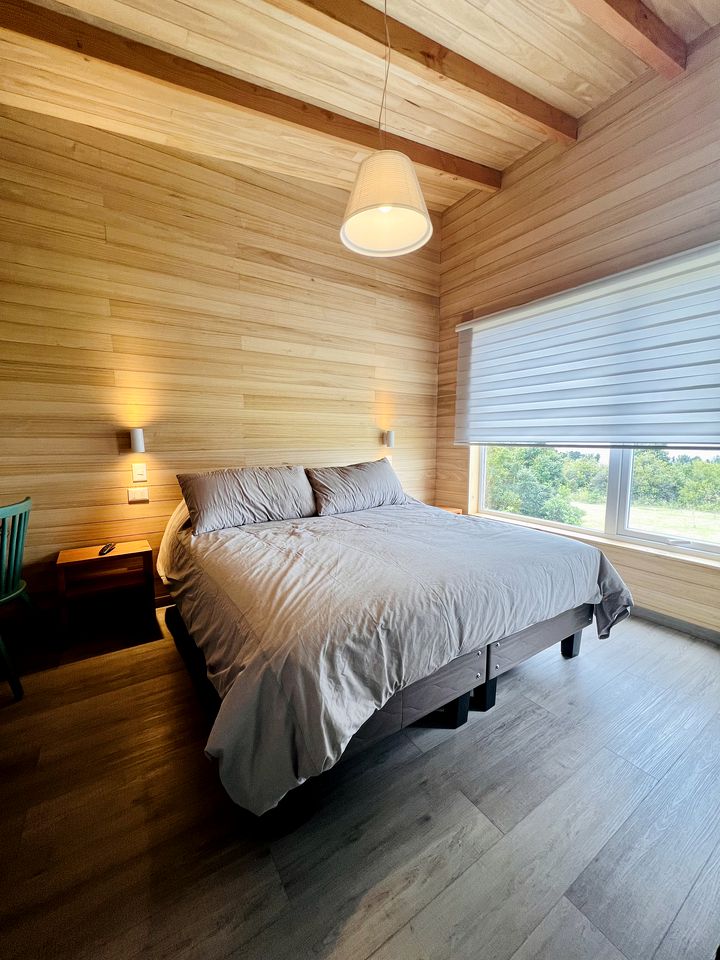 Lovely Tiny House with Balcony and Splendid Lake Views in Chile