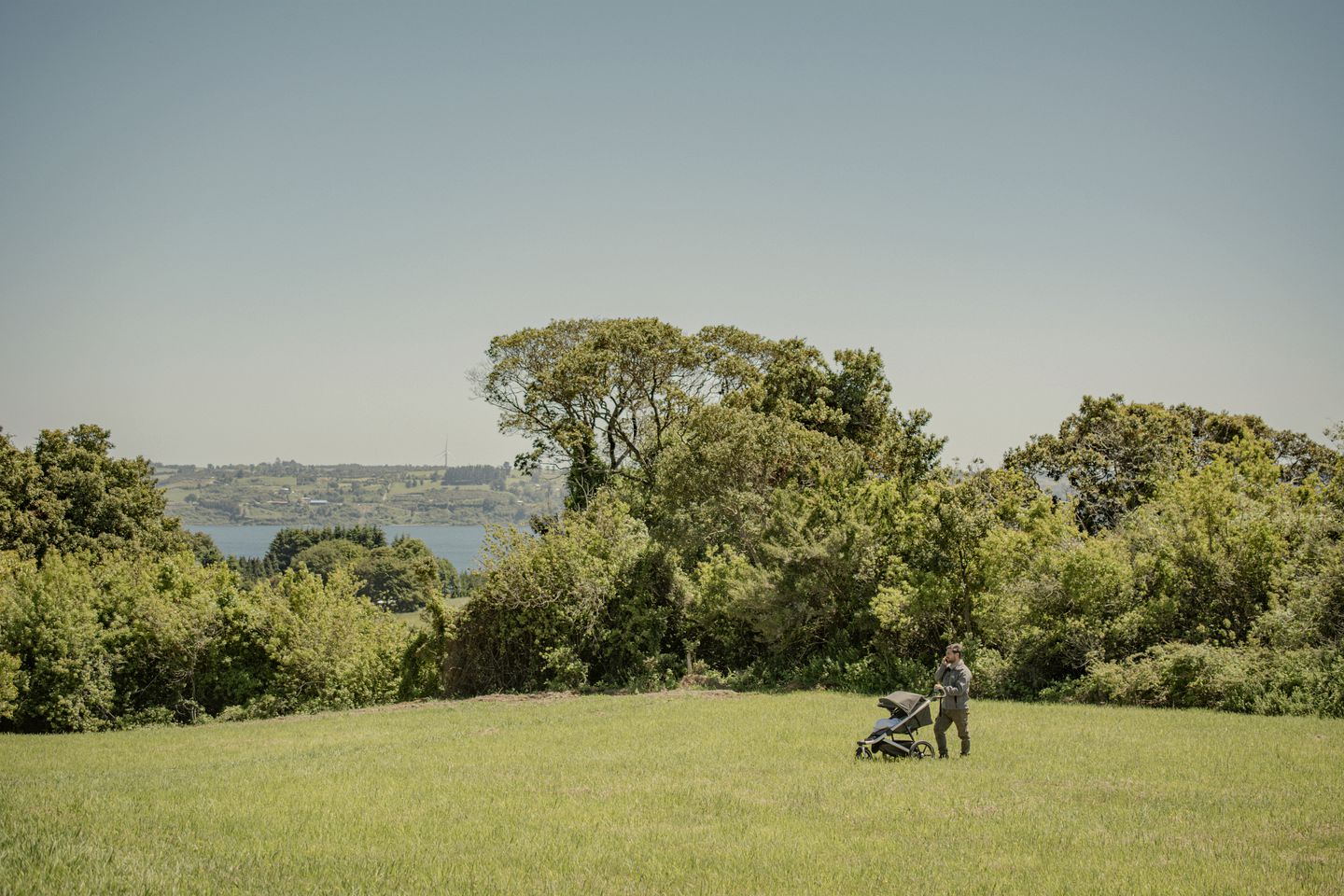 Lovely Tiny House with Balcony and Splendid Lake Views in Chile