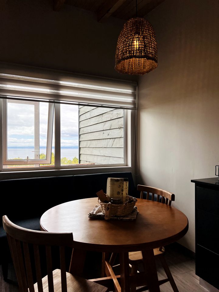 Lovely Tiny House with Balcony and Splendid Lake Views in Chile