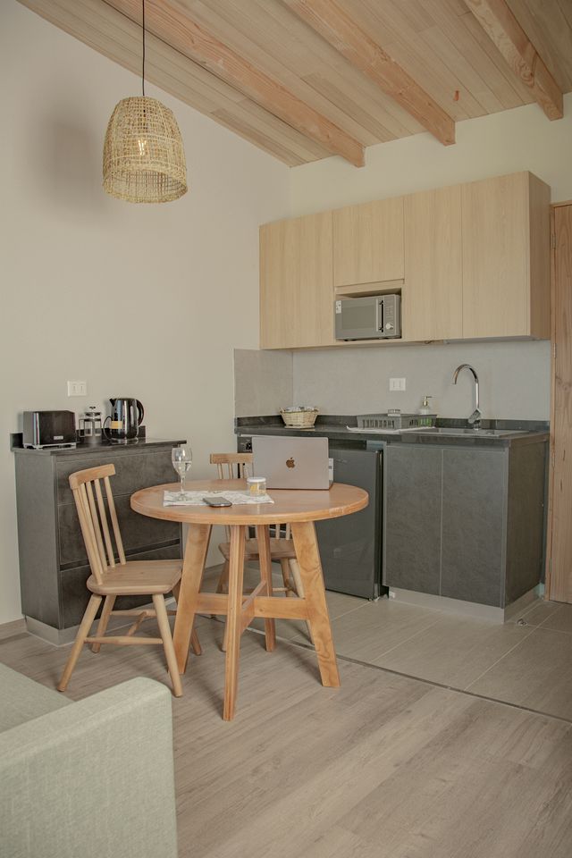 Lovely Tiny House with Balcony and Splendid Lake Views in Chile