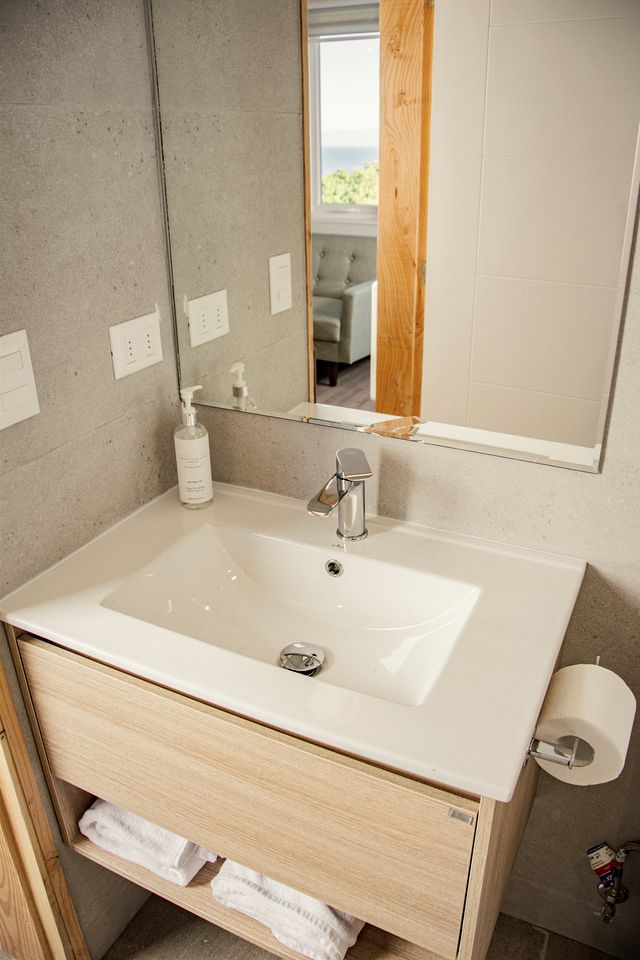 Lovely Tiny House with Balcony and Splendid Lake Views in Chile