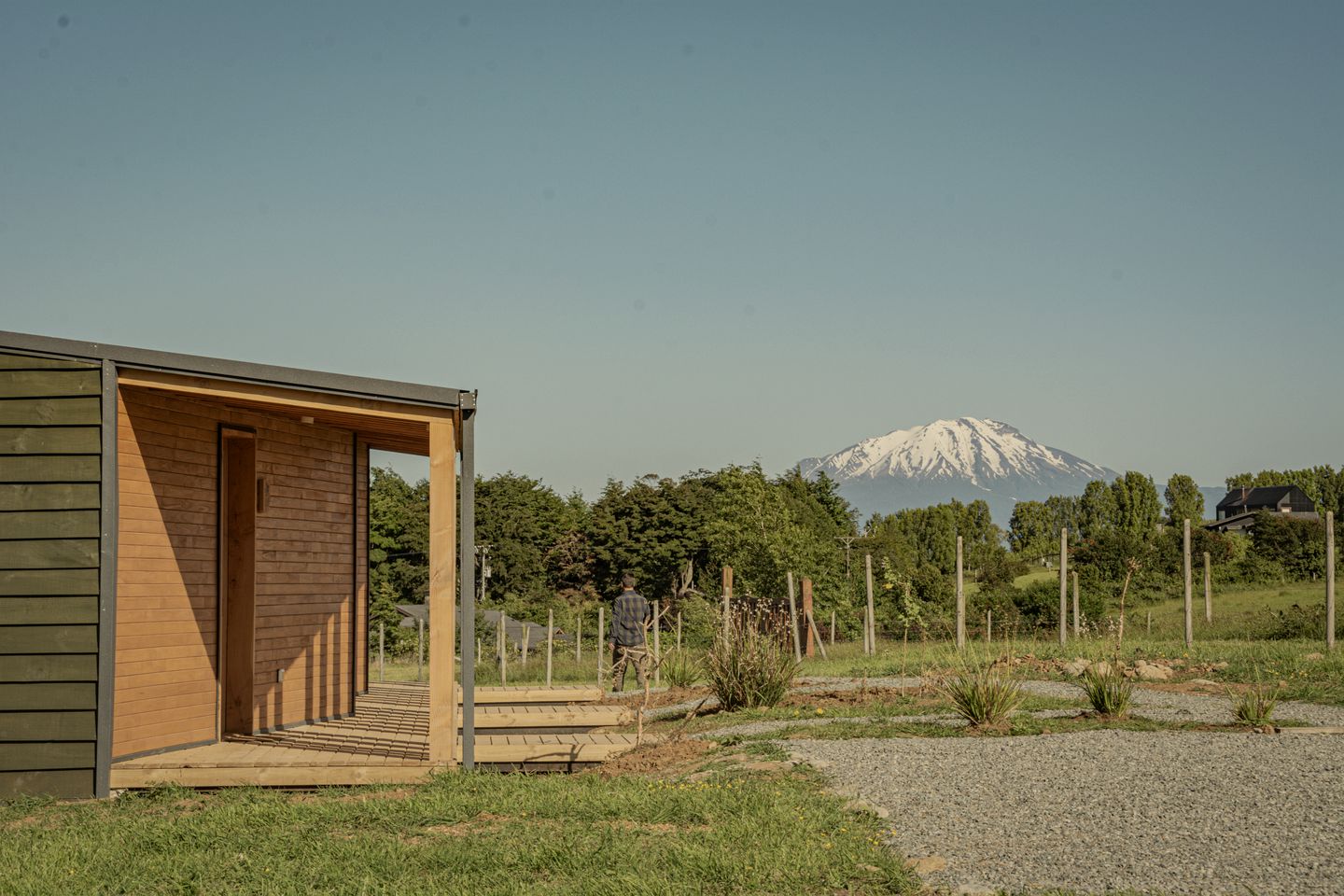Lovely Tiny House with Balcony and Splendid Lake Views in Chile