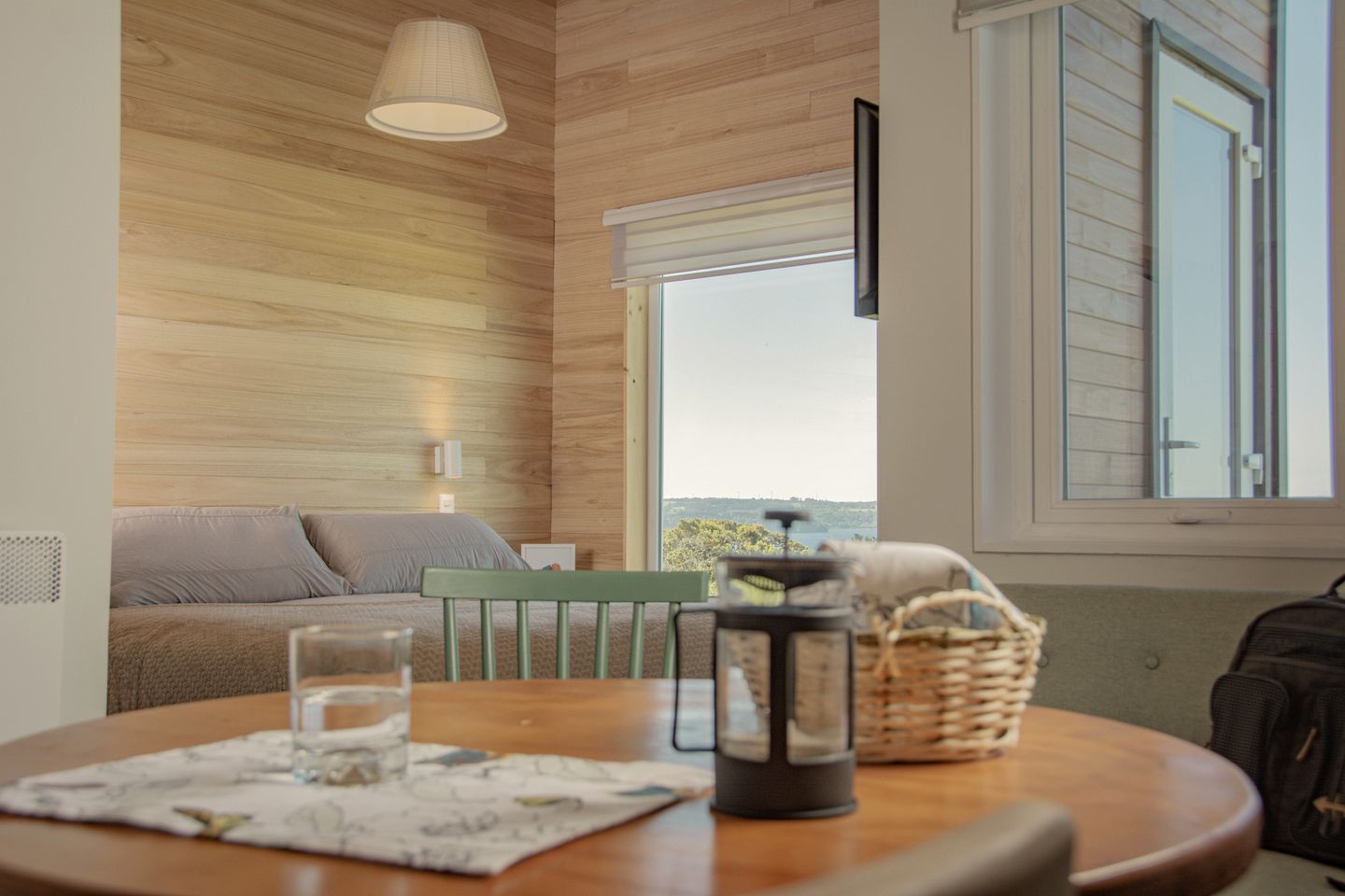 Sweet Lake Tiny House Ideal for Couples in Chile