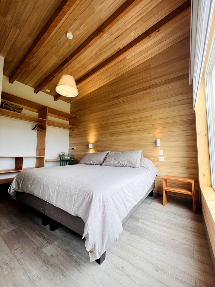 Sweet Lake Tiny House Ideal for Couples in Chile