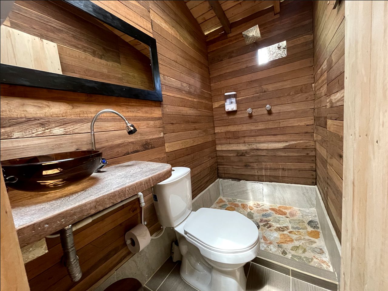 Intimate Tree House with Spa, BBQ and Forest Views in Colombia