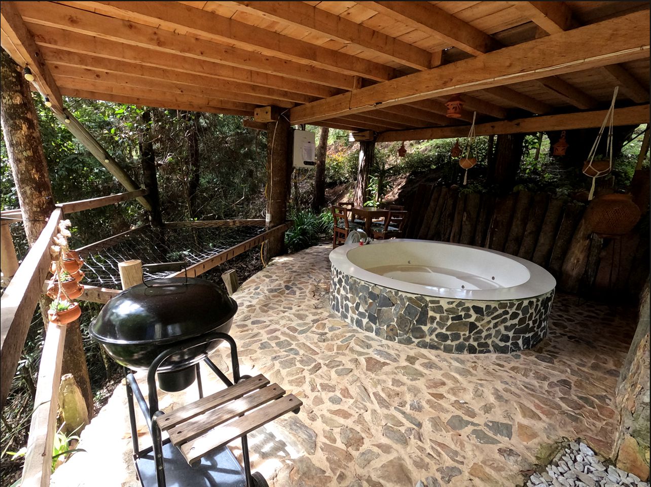 Intimate Tree House with Spa, BBQ and Forest Views in Colombia