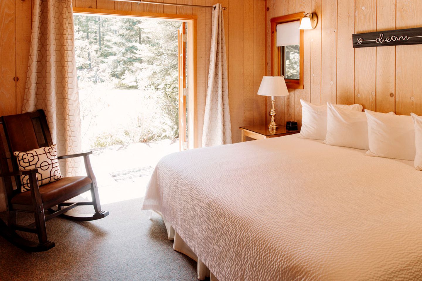 Fabulous Luminous Cottages Fully Equipped Perfect for Couples in Oregon