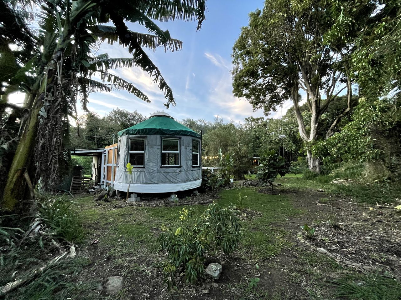 Picturesque Equipped Yurt with Porch Ideal Relaxation in Hawaii