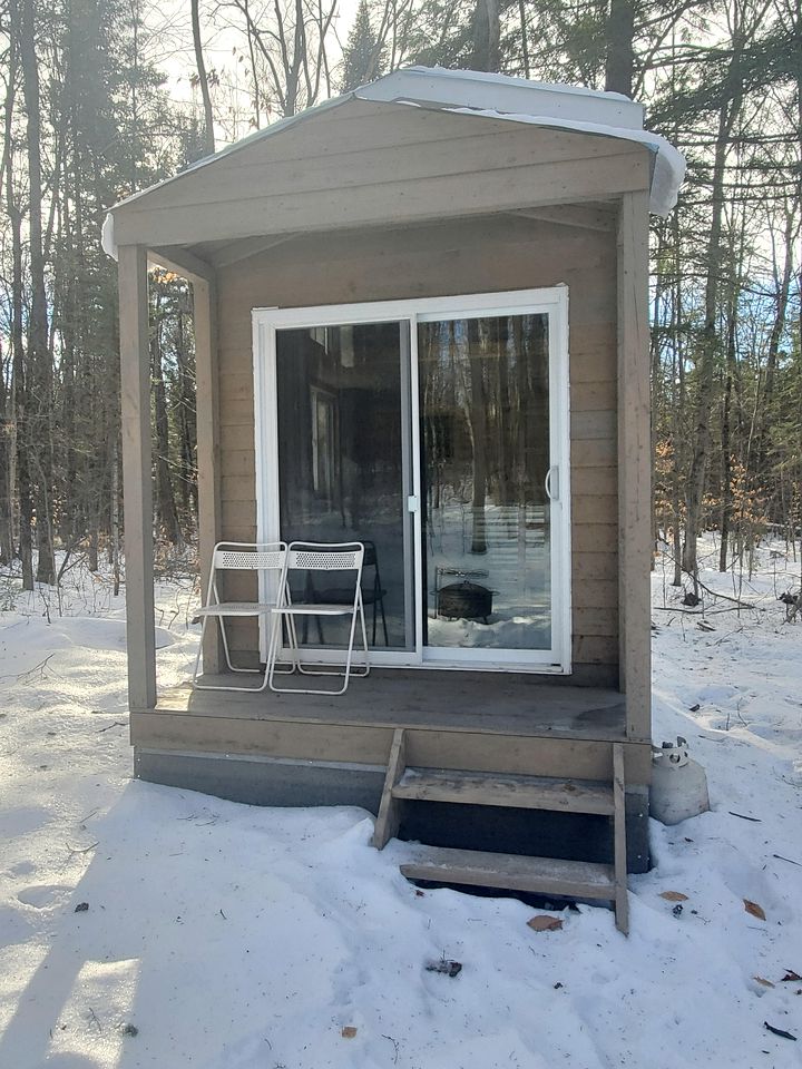 Glamping in Saint-Damien, Quebec, in this Cozy Cabin in the Woods