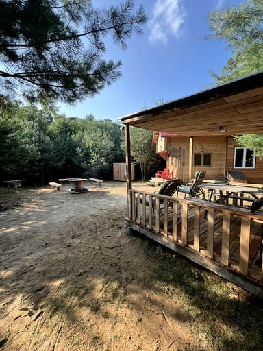 Cabins (Canada, Simcoe, Ontario)