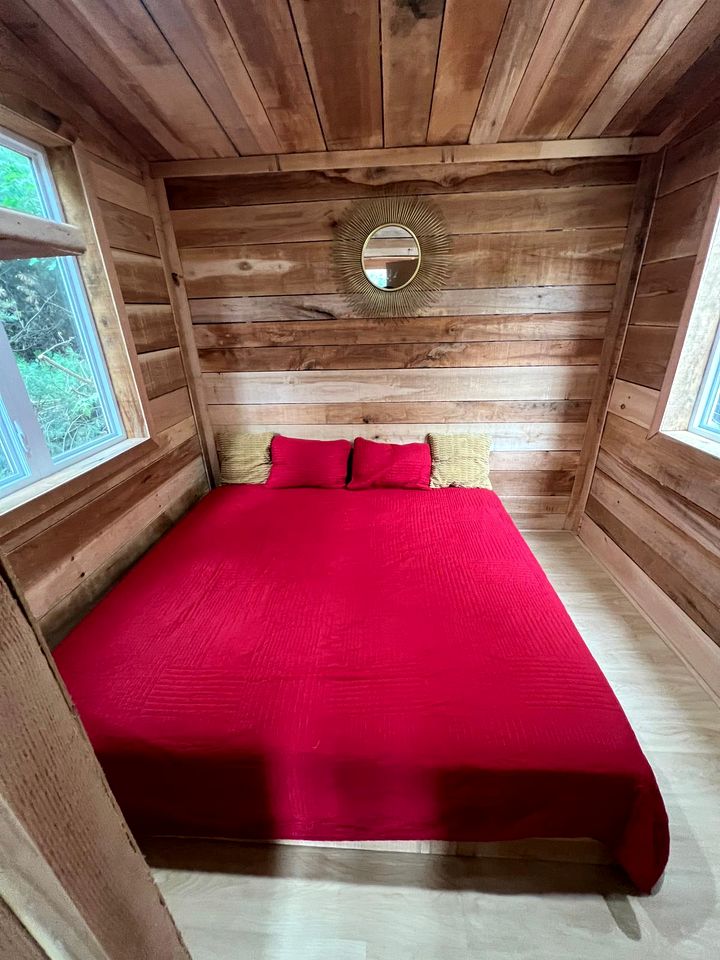 Ontario Glamping Cabin, Perfect for Discovering Port Dover