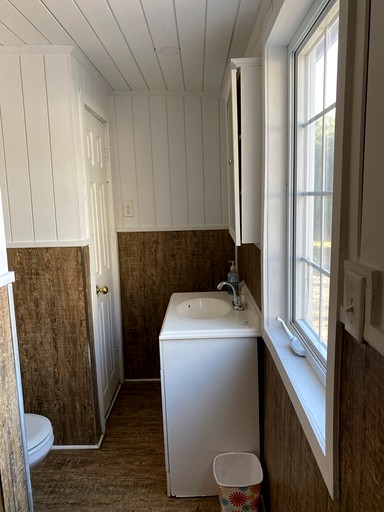 Cabins (Canada, Simcoe, Ontario)