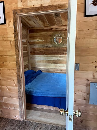Cabins (Canada, Simcoe, Ontario)