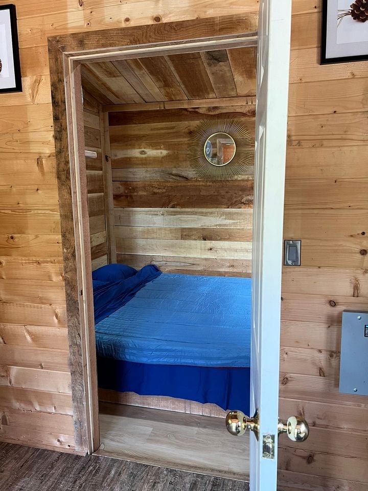Ontario Glamping Cabin, Perfect for Discovering Port Dover