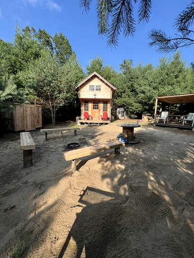 Cabins (Canada, Simcoe, Ontario)