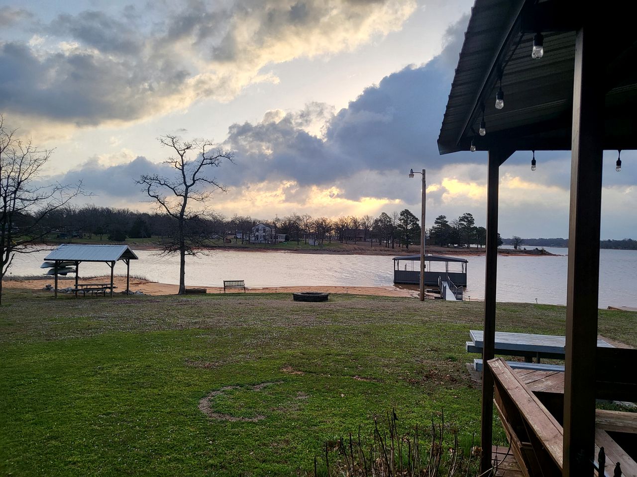 Charming Cabin with Private Dock on Lake for Lovely Family Glamping Near Oklahoma City