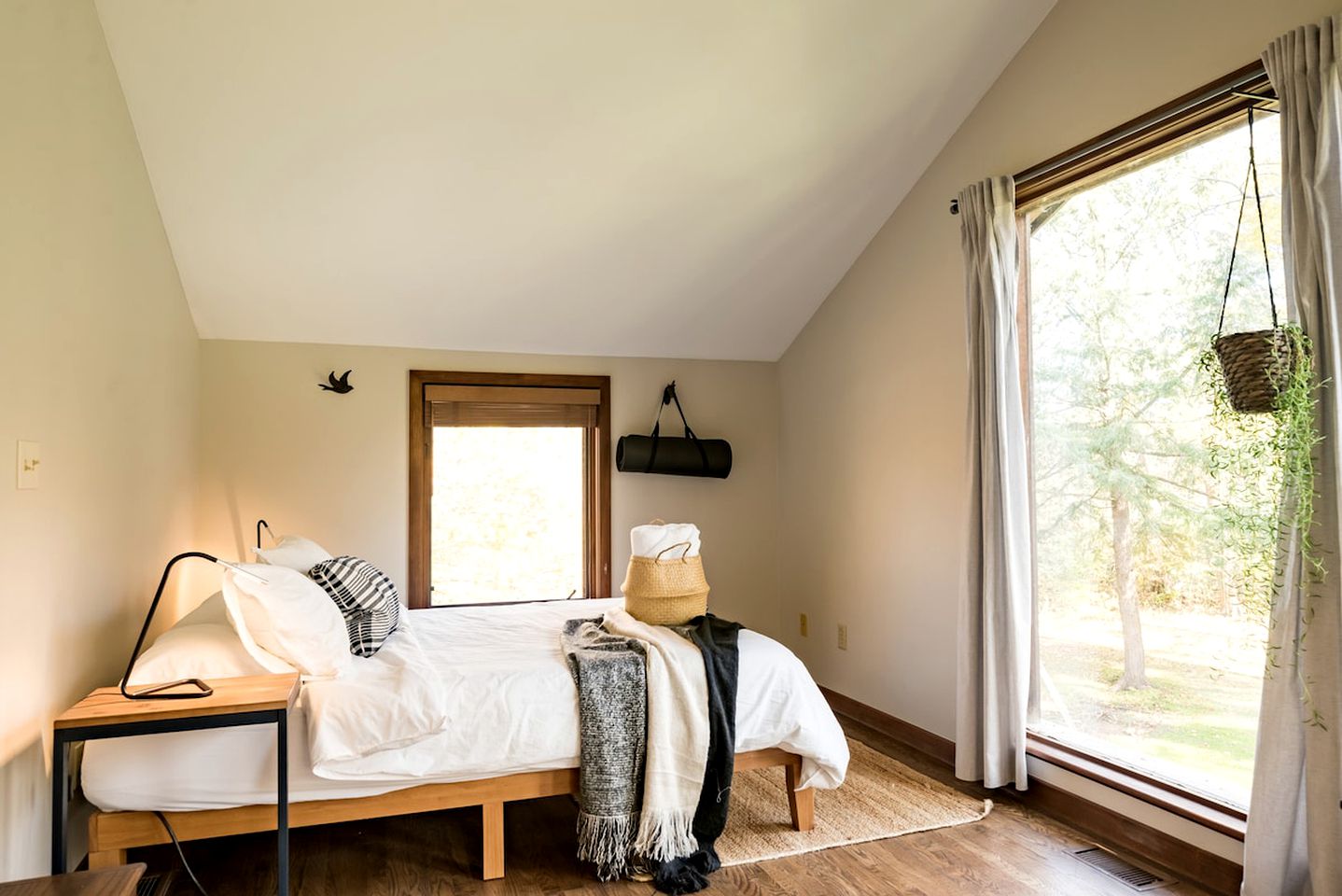 Unique Glamping in a Charming Bridge House on Blacklick Creek