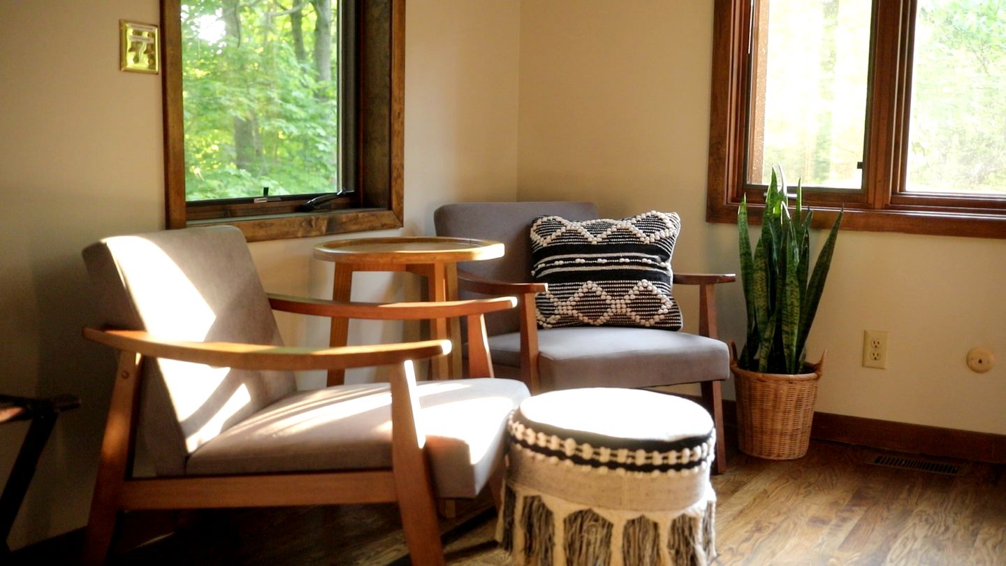 Unique Glamping in a Charming Bridge House on Blacklick Creek