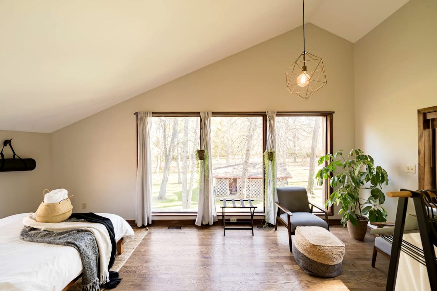 Unique Glamping in a Charming Bridge House on Blacklick Creek