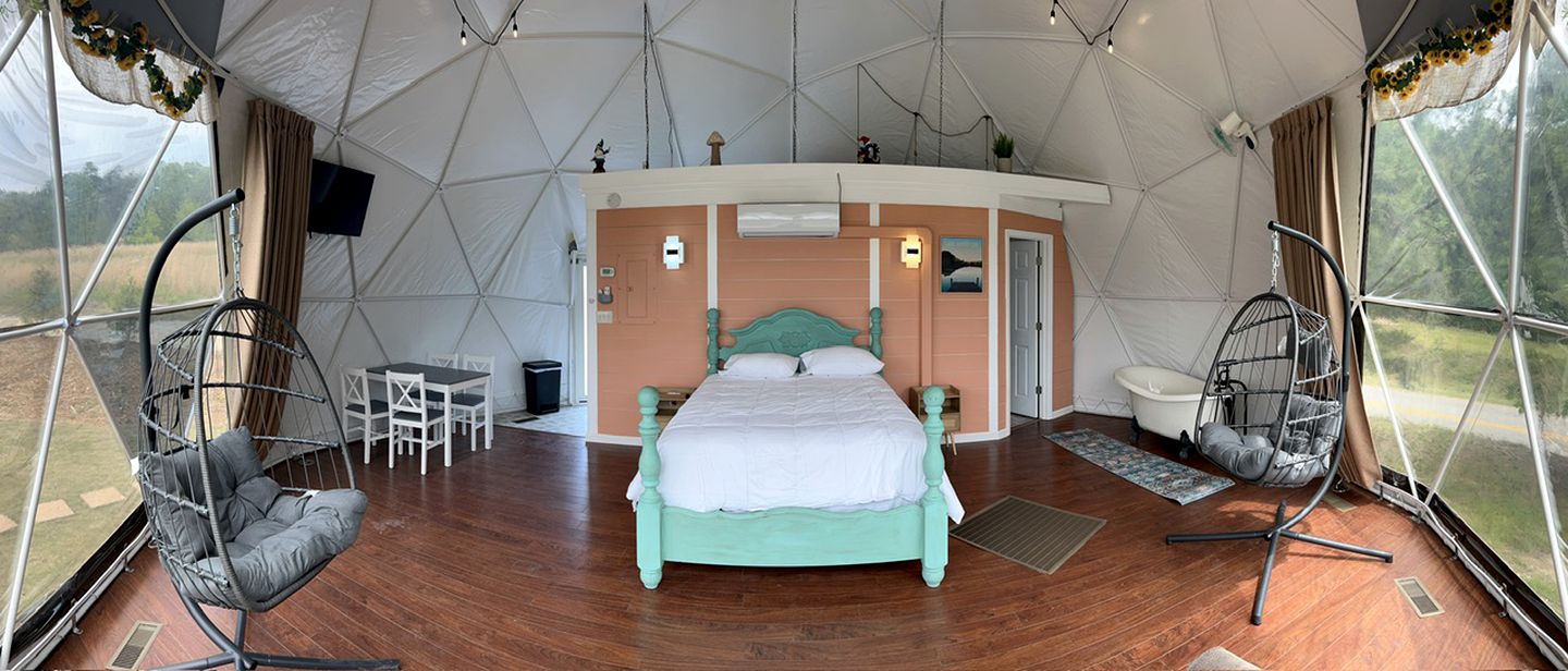 Outstanding Luminous Dome Fully Equipped with Interior Bath in South Carolina