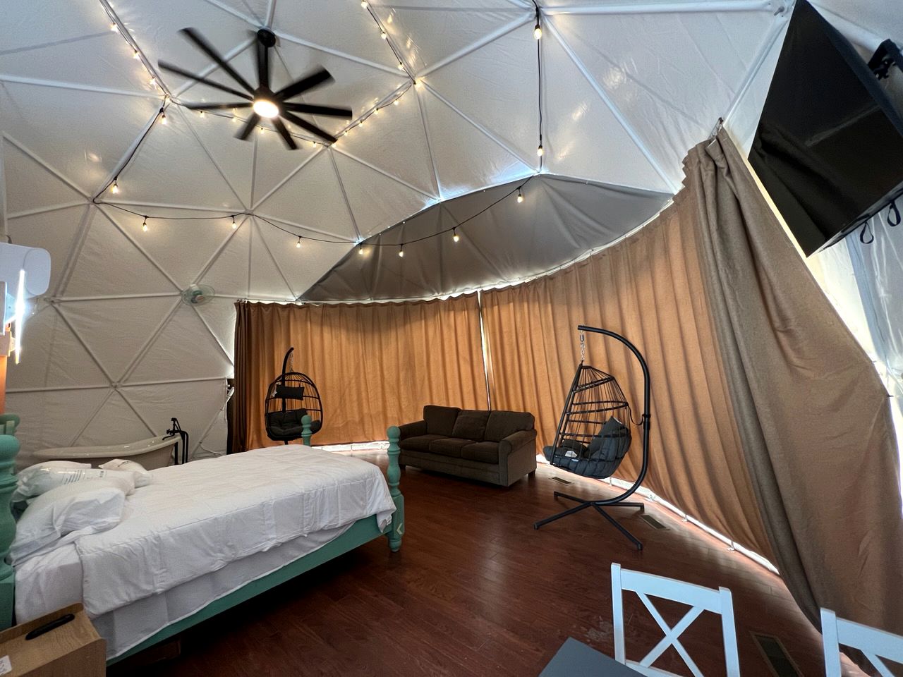 Outstanding Luminous Dome Fully Equipped with Interior Bath in South Carolina